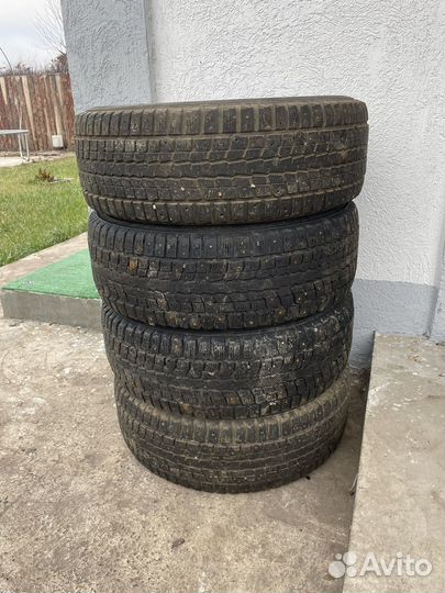 Dunlop SP Winter Ice 01 215/65 R16 102