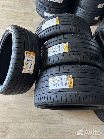 Pirelli P Zero PZ4 325/30 R23 и 285/35 R23 109Y