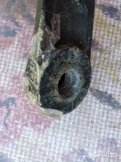 Поводок стеклоочистителя передний левый Volkswagen