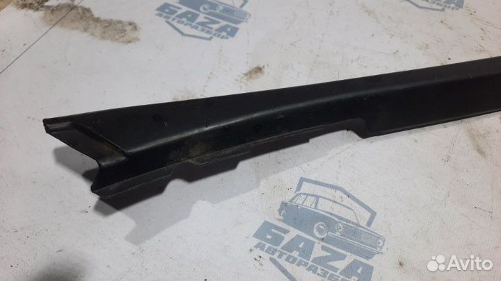 Уплотнитель стекла двери передний правый Bmw