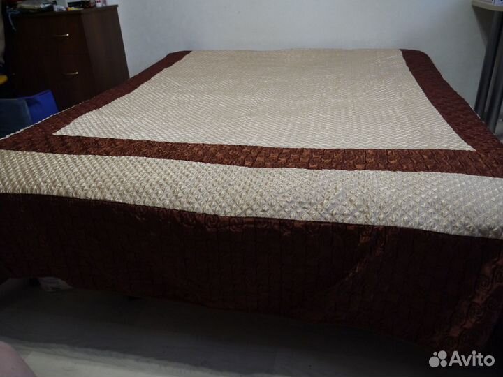 Покрывало на кровать декоративное