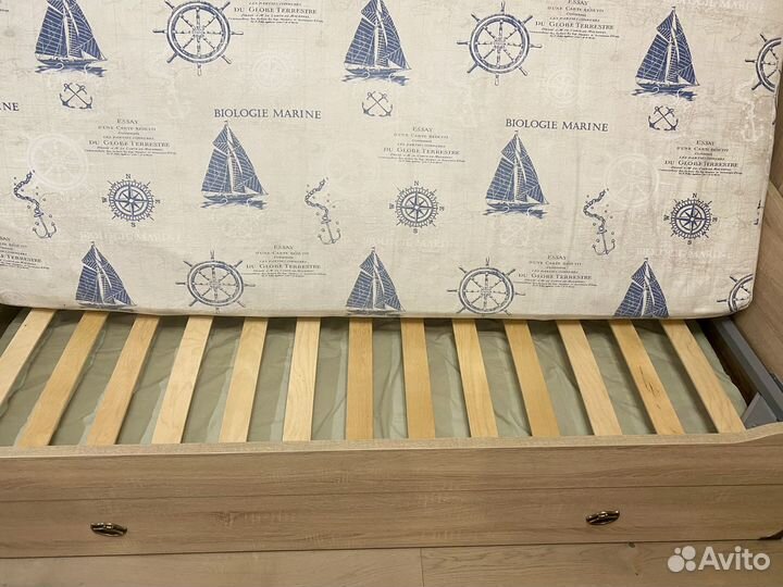 Кровать односпальная с ящиками и матрасом