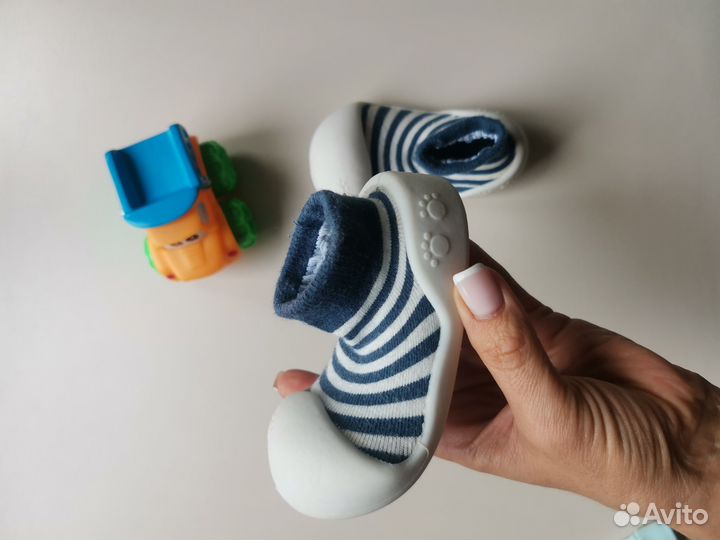Носочки детские на резиновой подошве