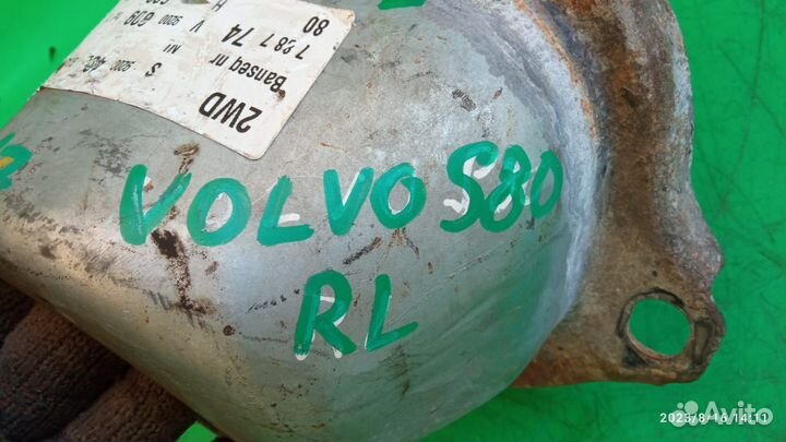 Кронштейн заднего амортизатора для Volvo S80