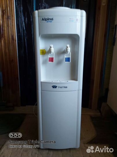 Кулер для воды напольный