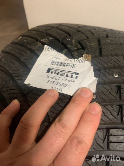 Pirelli Scorpion Ice Zero 2 275/40 R21 и 315/35 R21 111H