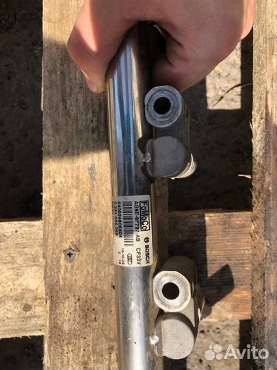 Топливная рампа в сборе с форсунками tpba Ford 2.0