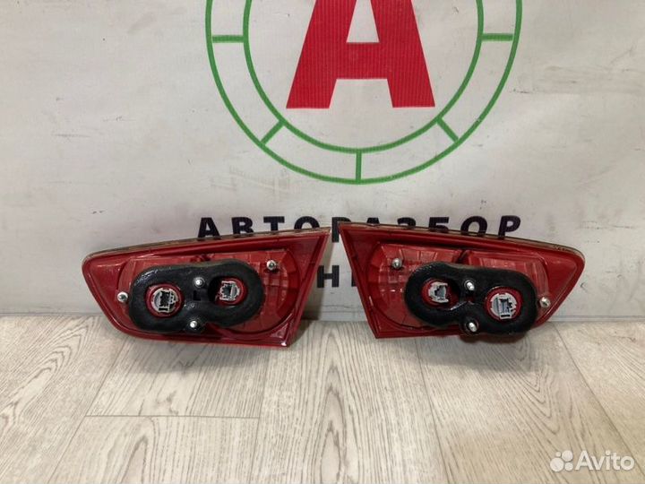 Фонарь в крышку багажника задний Mitsubishi Lancer