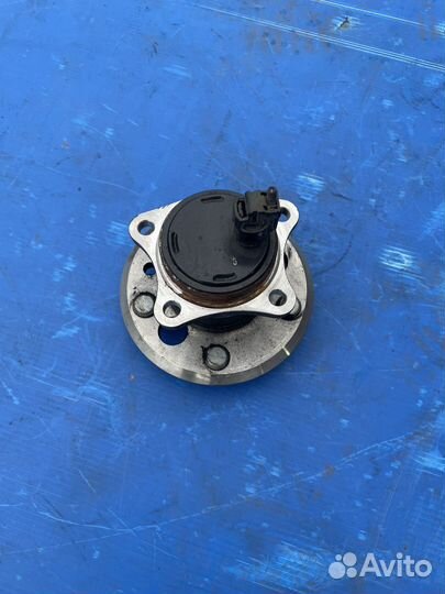 Ступица задняя левая Toyota Camry 40