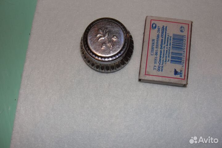 Пудреница (шкатулочка) металлическая. Винтаж