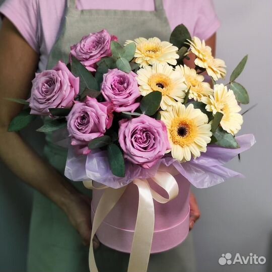 Розы и герберы в коробке