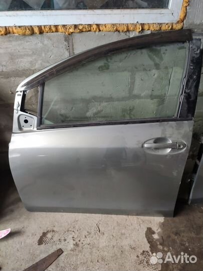 Дверь левая Toyota vitz