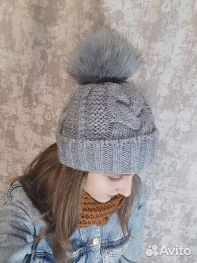 Шапка женская с помпоном
