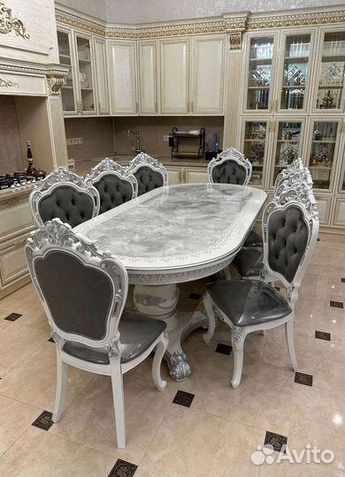 Обеденный стол и стулья