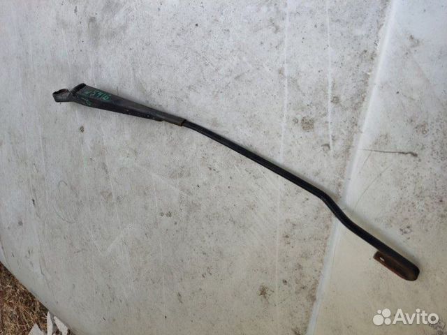 Поводок стеклоочистителя правый Volkswagen Passat