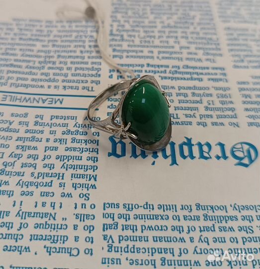 Серебряное кольцо с малахитом