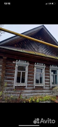 Сруб дома из бревна