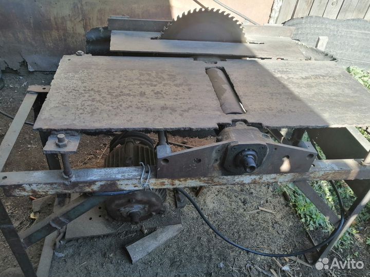 Деревообрабатывающий станок