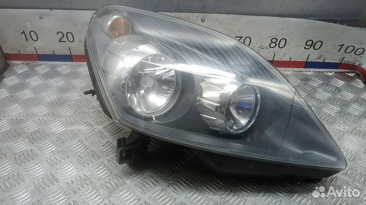 Фара правая Opel Zafira B