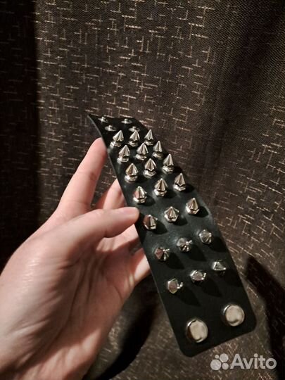Браслет с шипами