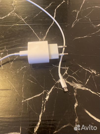 Зарядка на iPhone (оригинал)