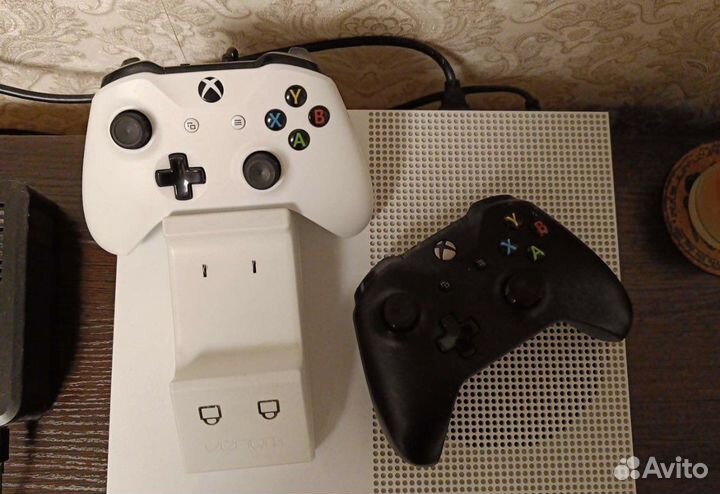 Xbox One s 1tb с играми