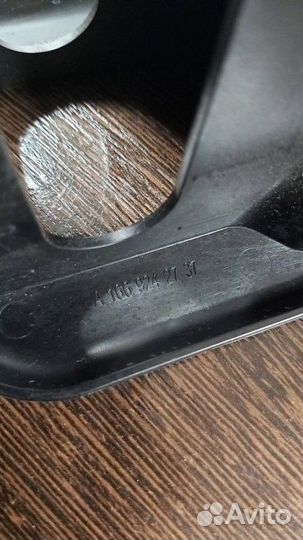 Крышка петли сиденья Mercedes Gl 500 4Matic 166