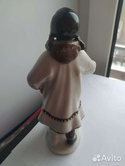 Якутка с цветком Статуэтка лфз