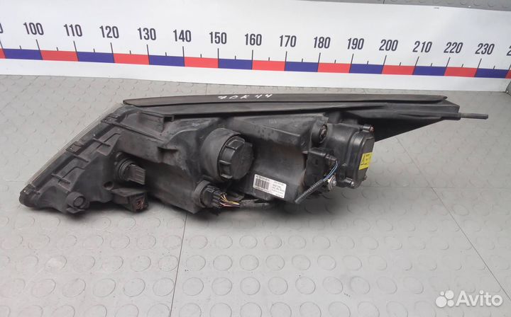 Фара правая Kia Sportage 3 2012 921023U131