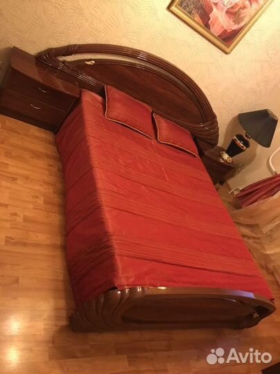 Спальный гарнитур