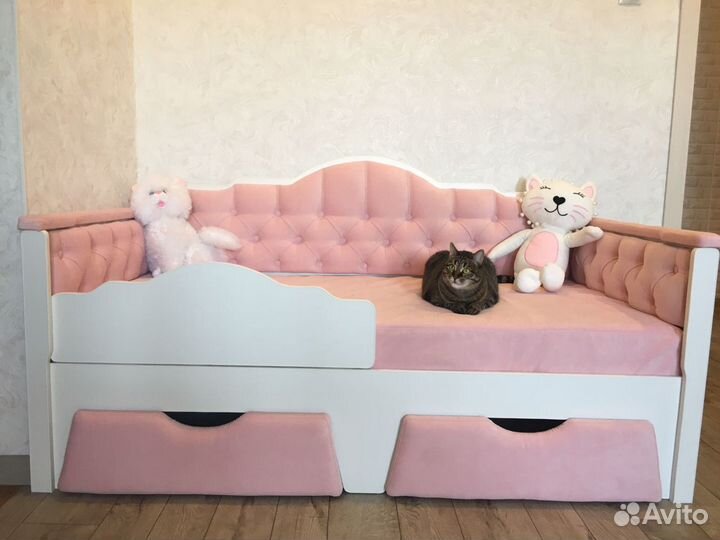 Кровать детская с мягкой спинкой