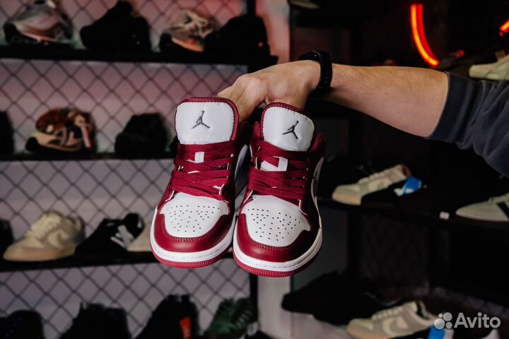 Женские кеды Nike Air Jordan 1 Low (Размер 41)