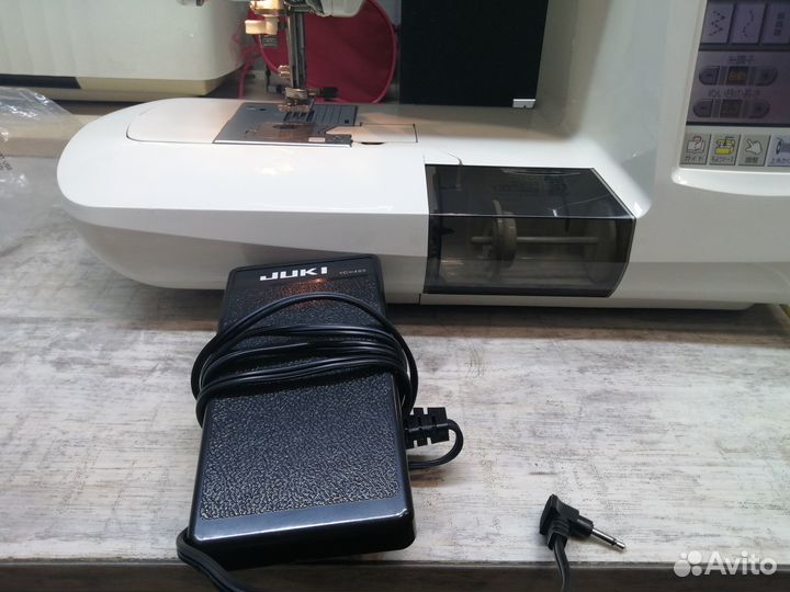 Швейно-вышивальная машина juki hzl-010+EM3 Япония