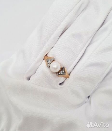 Золотое кольцо с камнем 18р