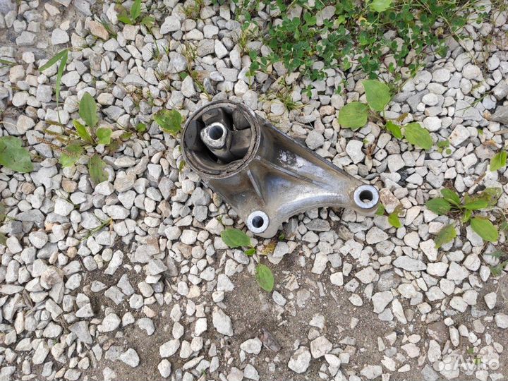 Опора двигателя (Подушка) передняя Opel Astra H