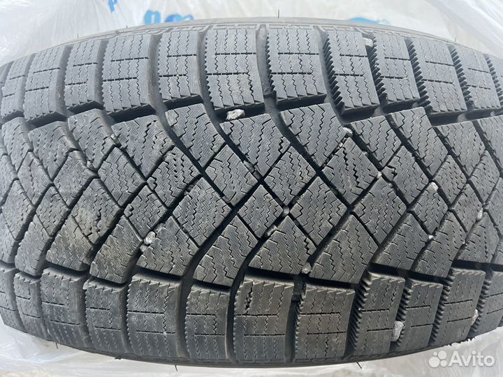 Pirelli Ice Zero 205/55 R16