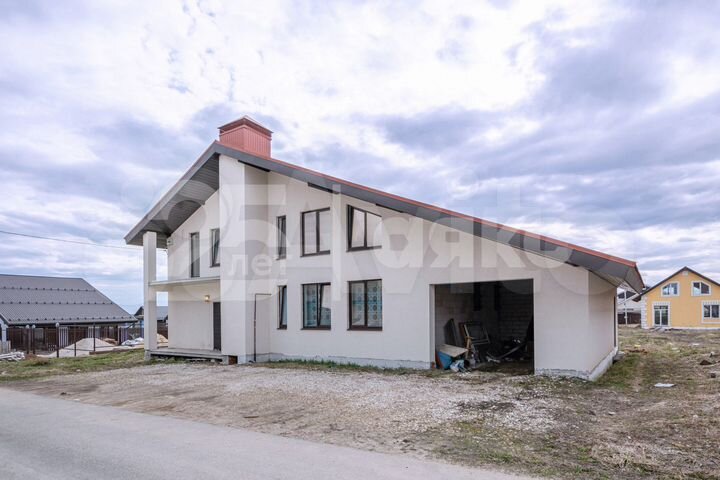 Коттедж 236 м² на участке 10 сот.