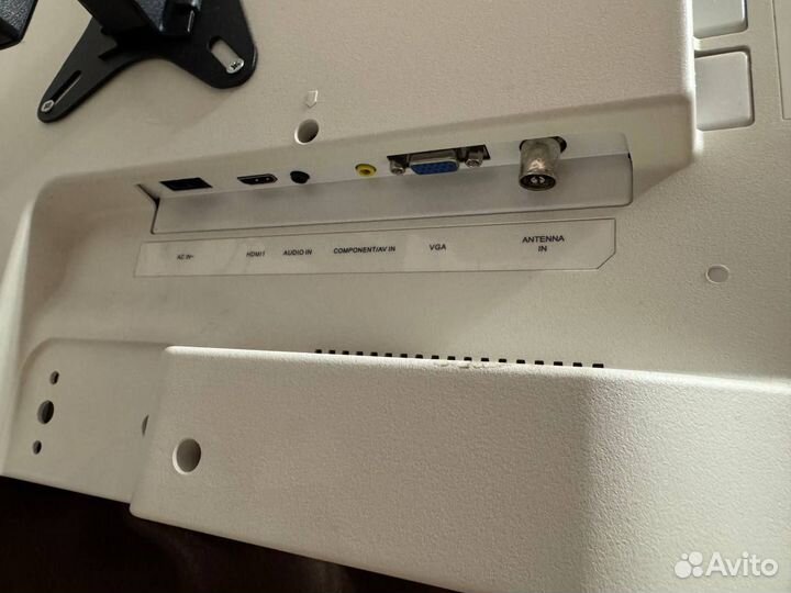 Телевизор GoldStar с приставкой, пультами и крепле