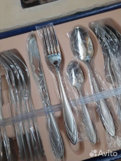 Набор столовых приборов новый в подарочном боксе