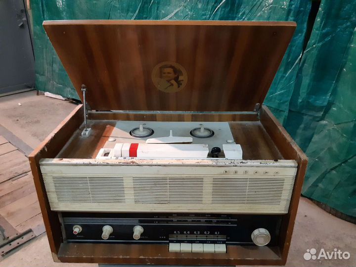 Ламповая радиола Рекорд