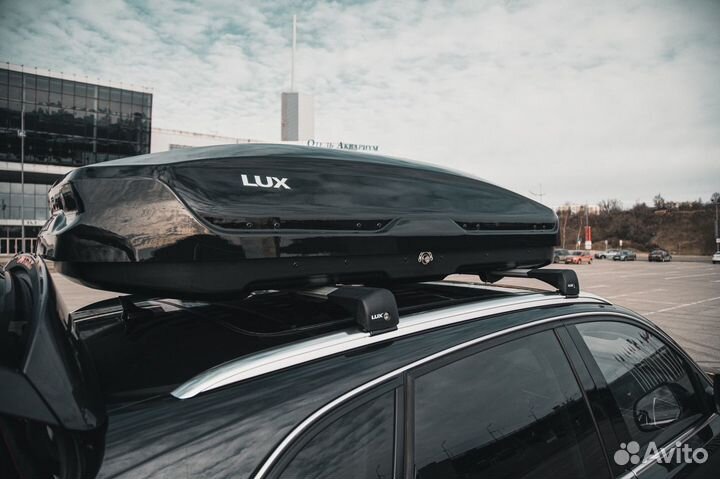 Автобокс LUX tavr 197 черный глянцевый 520L