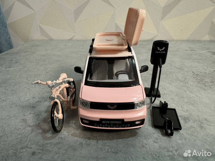 Модель машины электромобиль wuling mini EV