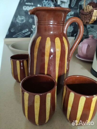 Кувшин и три стакана