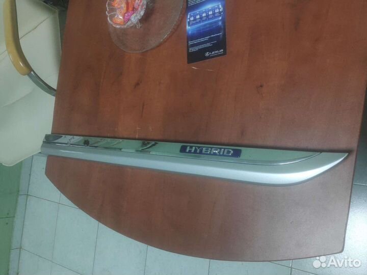 Молдинг задней левой двери Lexus LS600HL