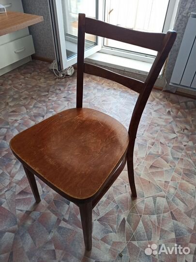 Стул деревянный