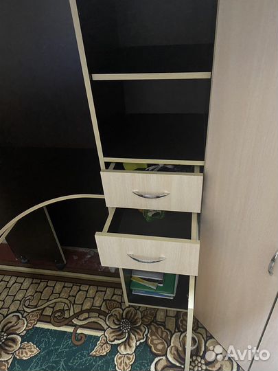 Кровать чердак со столом и шкафом