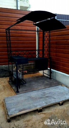 Мангал с крышей