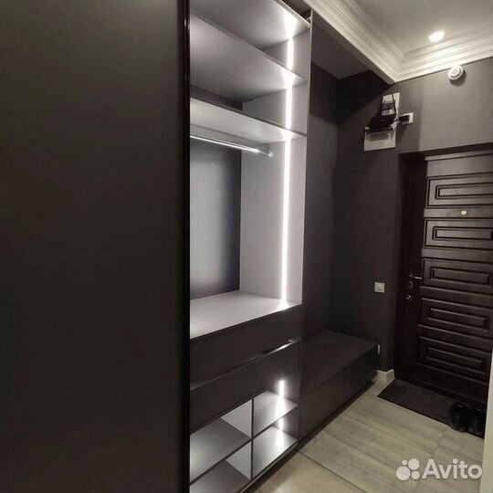 Прихожая с подсветкой тренд 2025