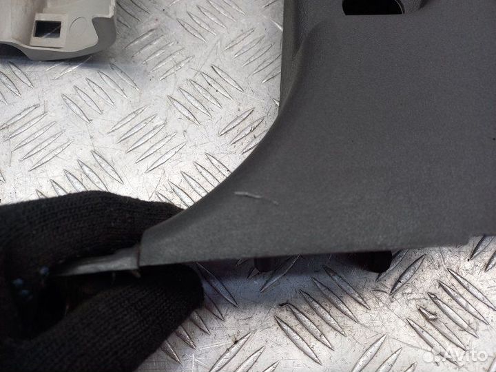 Обшивка стойки центральной правой Nissan Navara