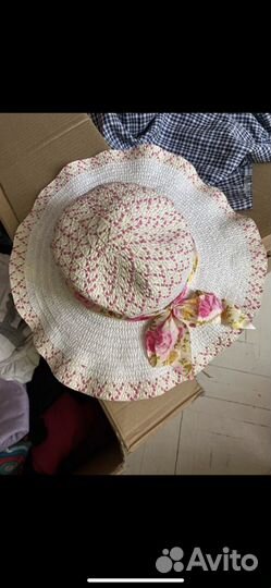 Шляпы разные много